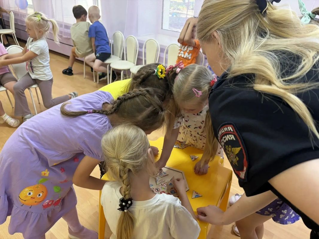 В Кувандыкском районе полицейские провели урок дорожной грамотности для воспитанников детского сада В Кувандыкском районе полицейские провели урок дорожной грамотности для воспитанников детского сада