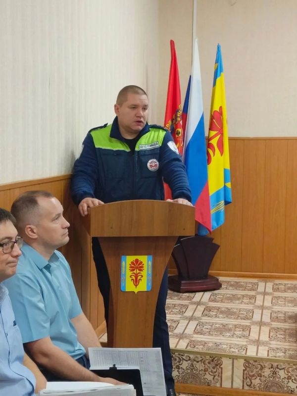 В администрации Бугурусланского района состоялась рабочая встреча представителей органов местного самоуправления с сотрудником Госавтоинспекции В администрации Бугурусланского района состоялась рабочая встреча представителей органов местного самоуправления с сотрудником Госавтоинспекции