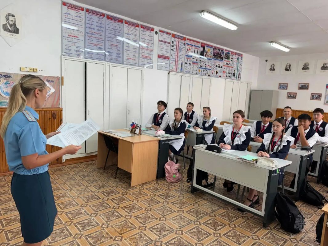 Выбираешь профессию? Поступай в вузы МЧС России! Выбираешь профессию? Поступай в вузы МЧС России!