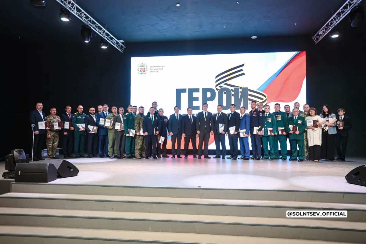 Евгений Солнцев: Сегодня выпускники региональной кадровой программы «Герои Оренбуржья» получили заветные дипломы о прохождении обучения по направлению «Государственное и муниципальное управление Евгений Солнцев: Сегодня выпускники региональной кадровой программы «Герои Оренбуржья» получили заветные дипломы о прохождении обучения по направлению «Государственное и муниципальное управление