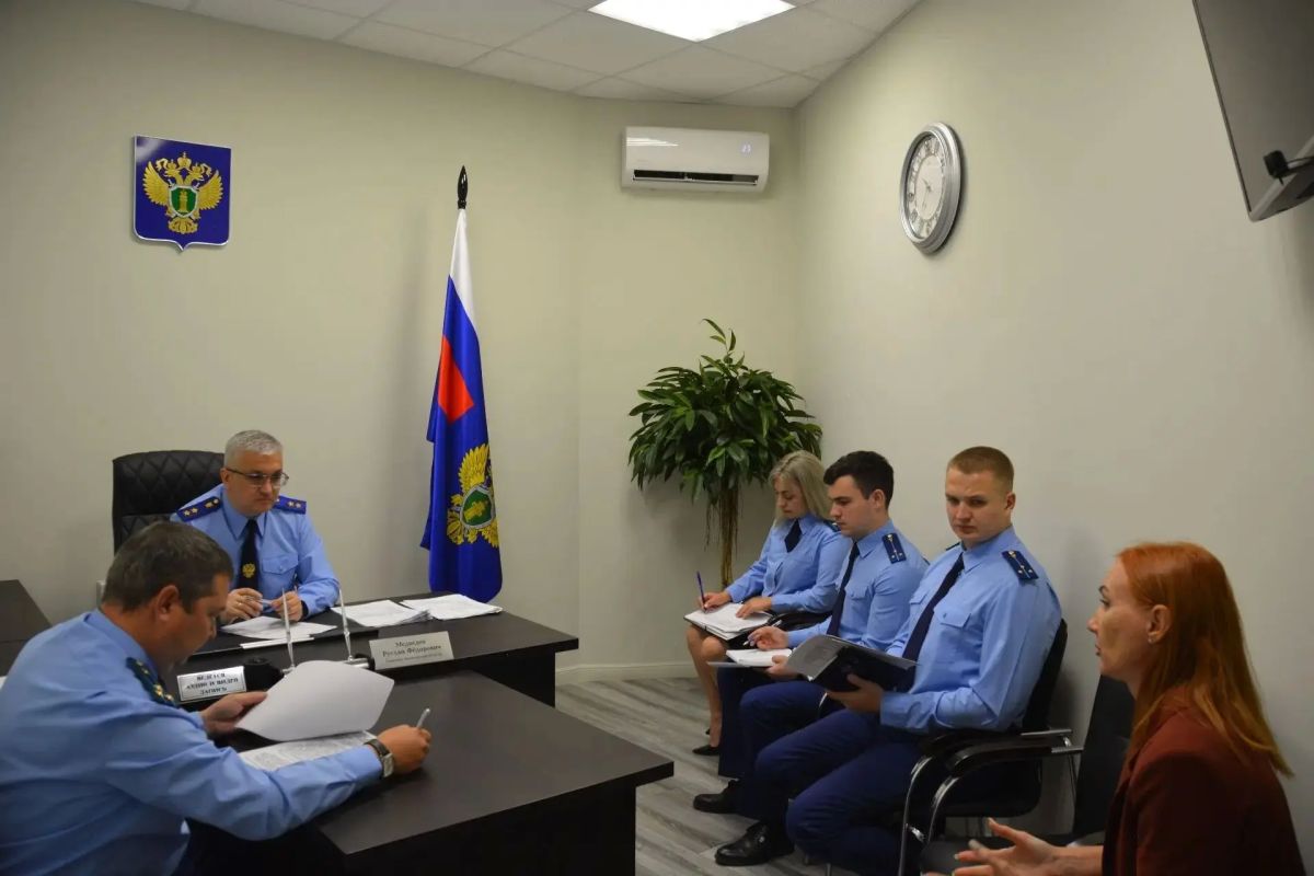 Прокурор Оренбургской области провел личный прием граждан Прокурор Оренбургской области провел личный прием граждан
