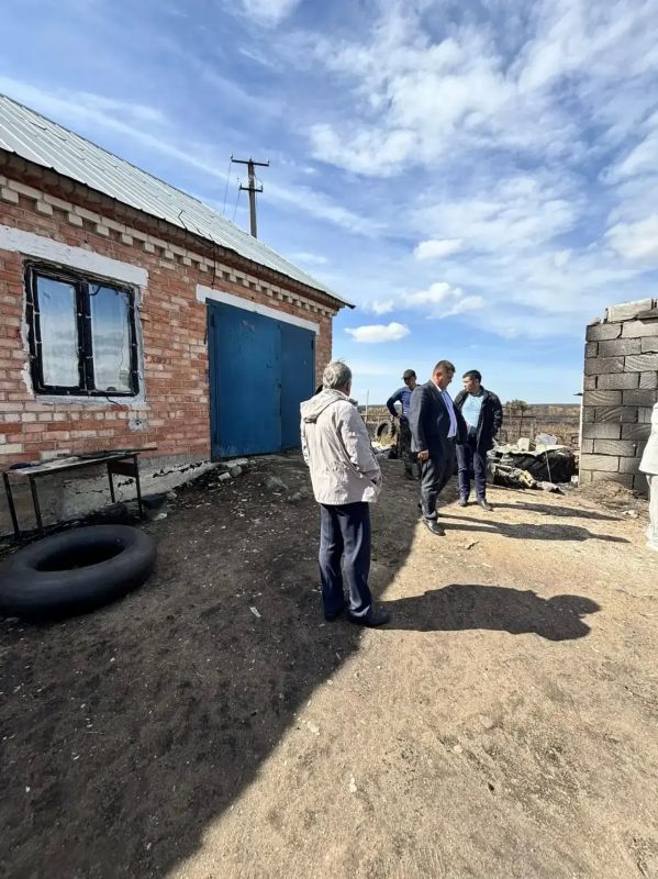 Глава Кваркенского района: «Ландшафтный пожар оставил тяжёлый след, но люди полны решимости вернуться к нормальной жизни» Глава Кваркенского района: «Ландшафтный пожар оставил тяжёлый след, но люди полны решимости вернуться к нормальной жизни»