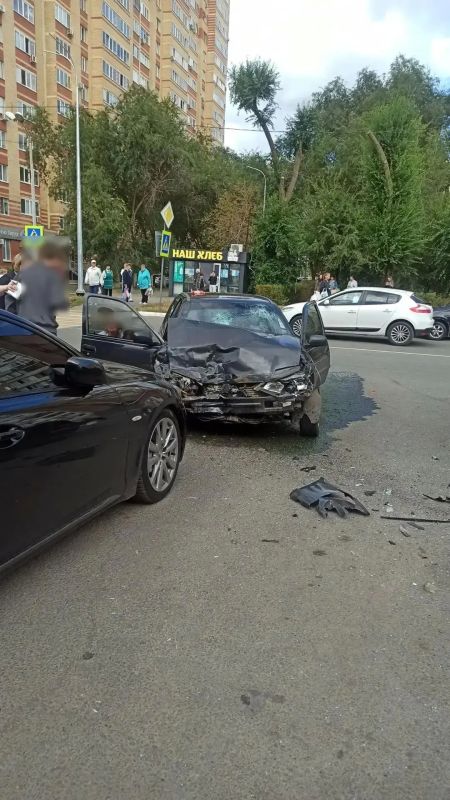 Автомобиль перевернулся, ребенок в больнице: В Оренбурге произошло тройное ДТП с пострадавшими Автомобиль перевернулся, ребенок в больнице: В Оренбурге произошло тройное ДТП с пострадавшими