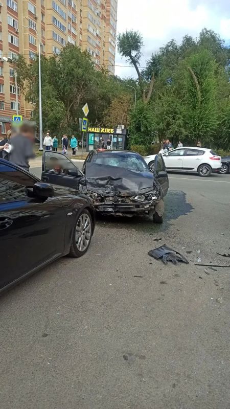 В Оренбурге сотрудники Госавтоинспекции устанавливают обстоятельства ДТП на проезде Нижнем