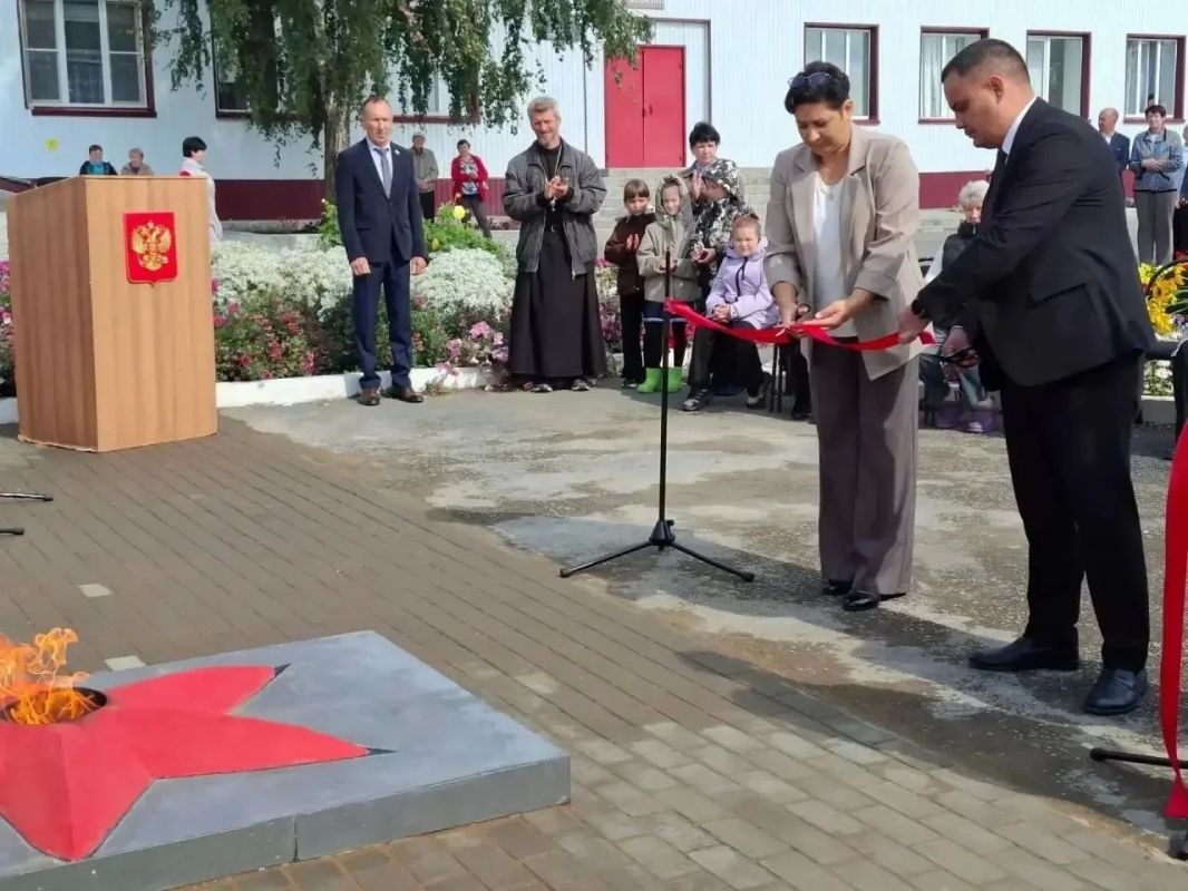 От реставрации — к сохранению истории: в Грачёвском районе открыли мемориал землякамгероям От реставрации — к сохранению истории: в Грачёвском районе открыли мемориал землякамгероям
