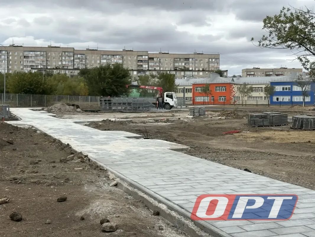 Евгений Солнцев проверил благоустройство улицы Советской в Новотроицке Евгений Солнцев проверил благоустройство улицы Советской в Новотроицке