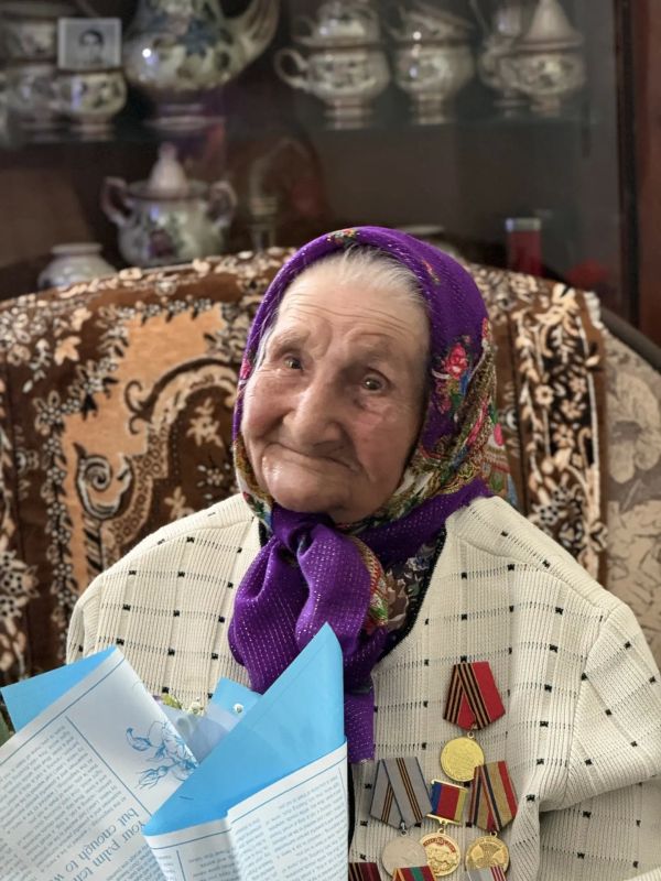 Глава Орска поздравил с вековым юбилеем Елизавету Поповкину Глава Орска поздравил с вековым юбилеем Елизавету Поповкину