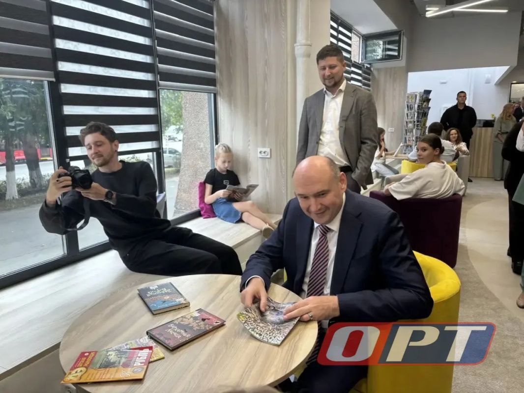 Евгений Солнцев в библиотеке Новотроицка пообщался с юными читателями Евгений Солнцев в библиотеке Новотроицка пообщался с юными читателями