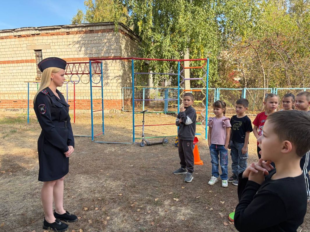 Сотрудники Госавтоинспекции в рамках акции «Дети-водители» провели с воспитанниками детских садов: «Колокольчик» и «Теремок» города Кувандыка, Уроки дорожной безопасности Сотрудники Госавтоинспекции в рамках акции «Дети-водители» провели с воспитанниками детских садов: «Колокольчик» и «Теремок» города Кувандыка, Уроки дорожной безопасности