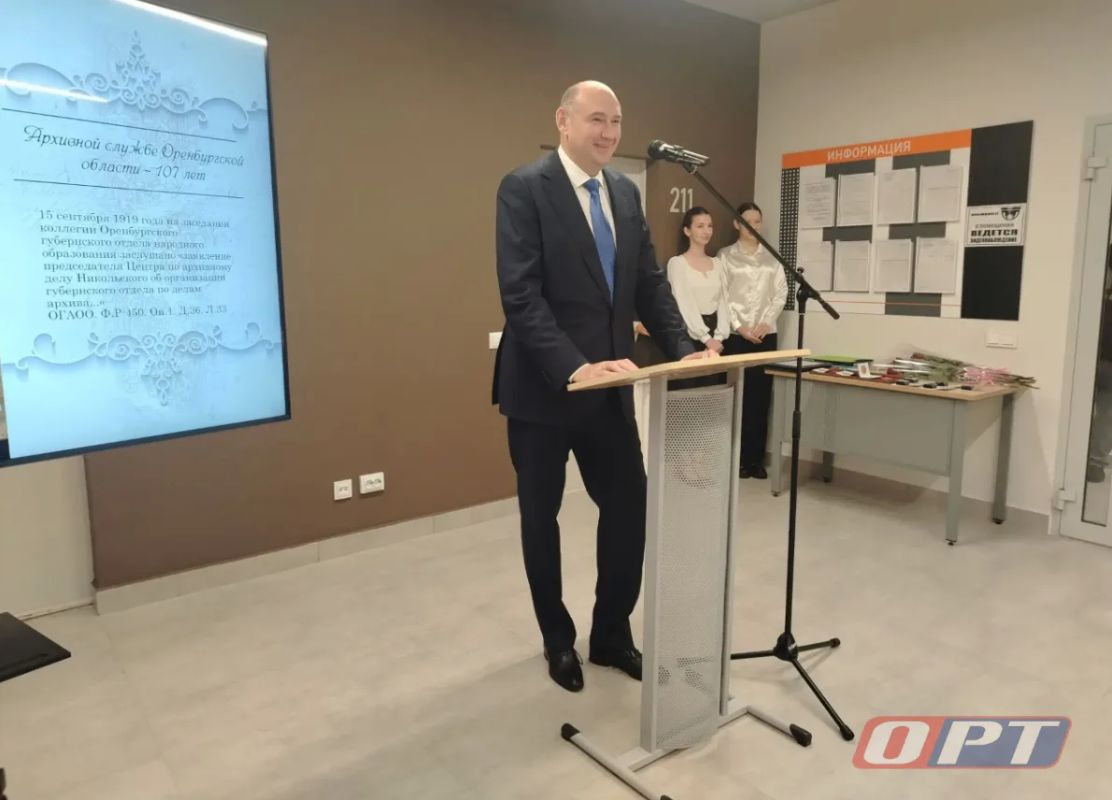 Евгений Солнцев посетил областной объединённый архив Евгений Солнцев посетил областной объединённый архив
