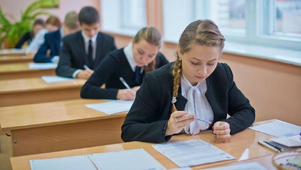 В Орске стартовала большая репетиция ОГЭ и ЕГЭ: за парты сели больше трех тысяч школьников
