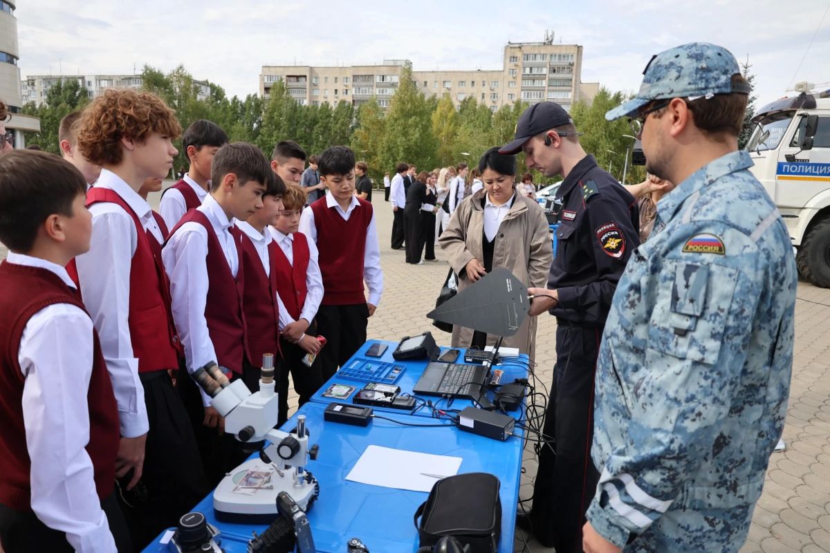 В Оренбурге прошло масштабное профориентационное мероприятие «День профессий органов внутренних дел» В Оренбурге прошло масштабное профориентационное мероприятие «День профессий органов внутренних дел»