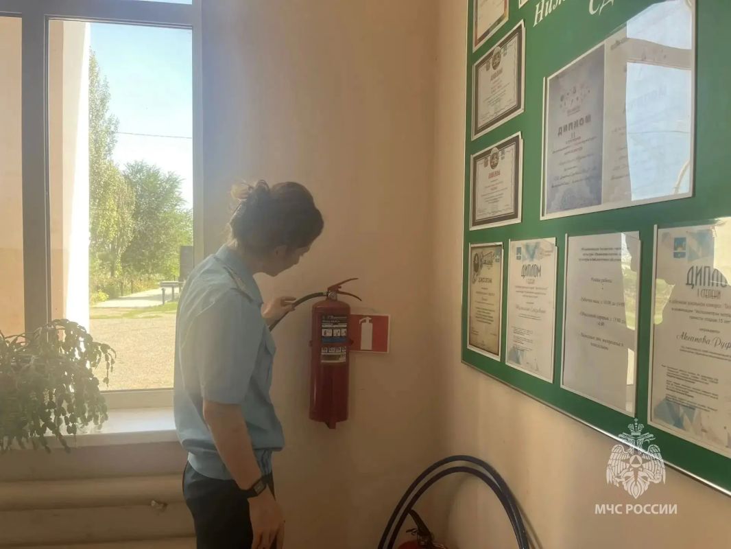 Выборы без пожаров. В целях повышения уровня противопожарной защиты на избирательных участках и своевременного реагирования на возможные чрезвычайные ситуации в местах проведения выборов сотрудниками МЧС России организованы... Выборы без пожаров. В целях повышения уровня противопожарной защиты на избирательных участках и своевременного реагирования на возможные чрезвычайные ситуации в местах проведения выборов сотрудниками МЧС России организованы...