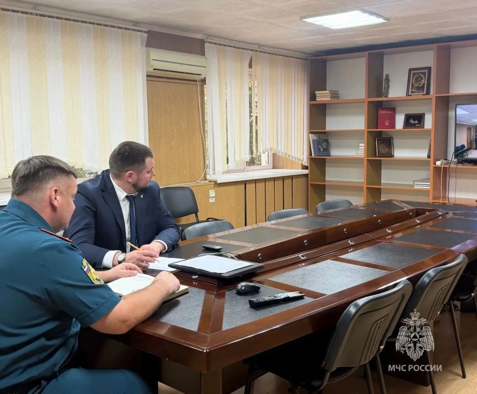 Выборы без пожаров. В целях повышения уровня противопожарной защиты на избирательных участках и своевременного реагирования на возможные чрезвычайные ситуации в местах проведения выборов сотрудниками МЧС России организованы... Выборы без пожаров. В целях повышения уровня противопожарной защиты на избирательных участках и своевременного реагирования на возможные чрезвычайные ситуации в местах проведения выборов сотрудниками МЧС России организованы...