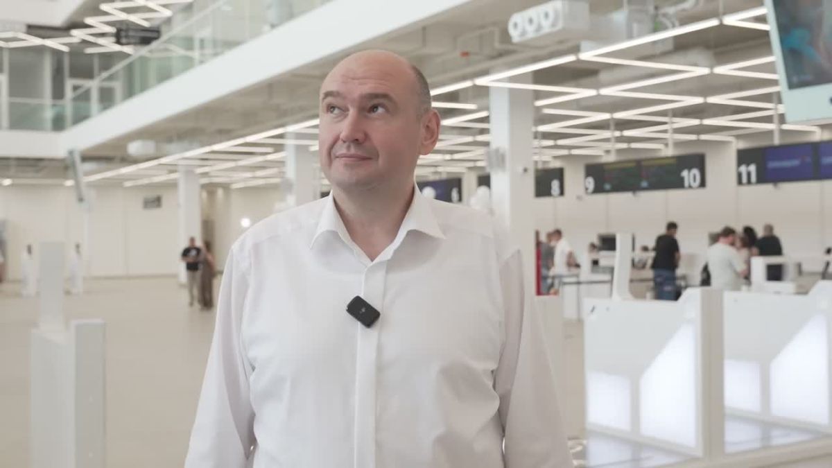 Евгений Солнцев поблагодарил строителей, которые возводили терминал аэропорта Оренбурга