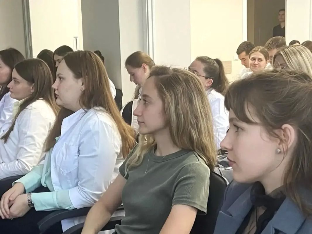 В Оренбургском медуниверситете прослушали онлайн-лекцию Михаила Мурашко по вопросам обеспечения безопасности пациентов В Оренбургском медуниверситете прослушали онлайн-лекцию Михаила Мурашко по вопросам обеспечения безопасности пациентов
