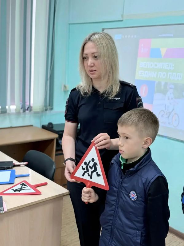 Автоинспекторы Оренбурга проводят профилактические мероприятия для школьников, направленные на формирование навыков безопасного поведения на улицах и дорогах Автоинспекторы Оренбурга проводят профилактические мероприятия для школьников, направленные на формирование навыков безопасного поведения на улицах и дорогах