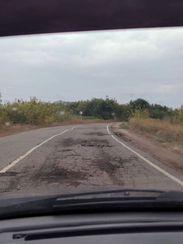 «Долго ли мы будем убивать наши машины по этой дороге?»: В Оренбургской области дорога между селами в критическом состоянии «Долго ли мы будем убивать наши машины по этой дороге?»: В Оренбургской области дорога между селами в критическом состоянии
