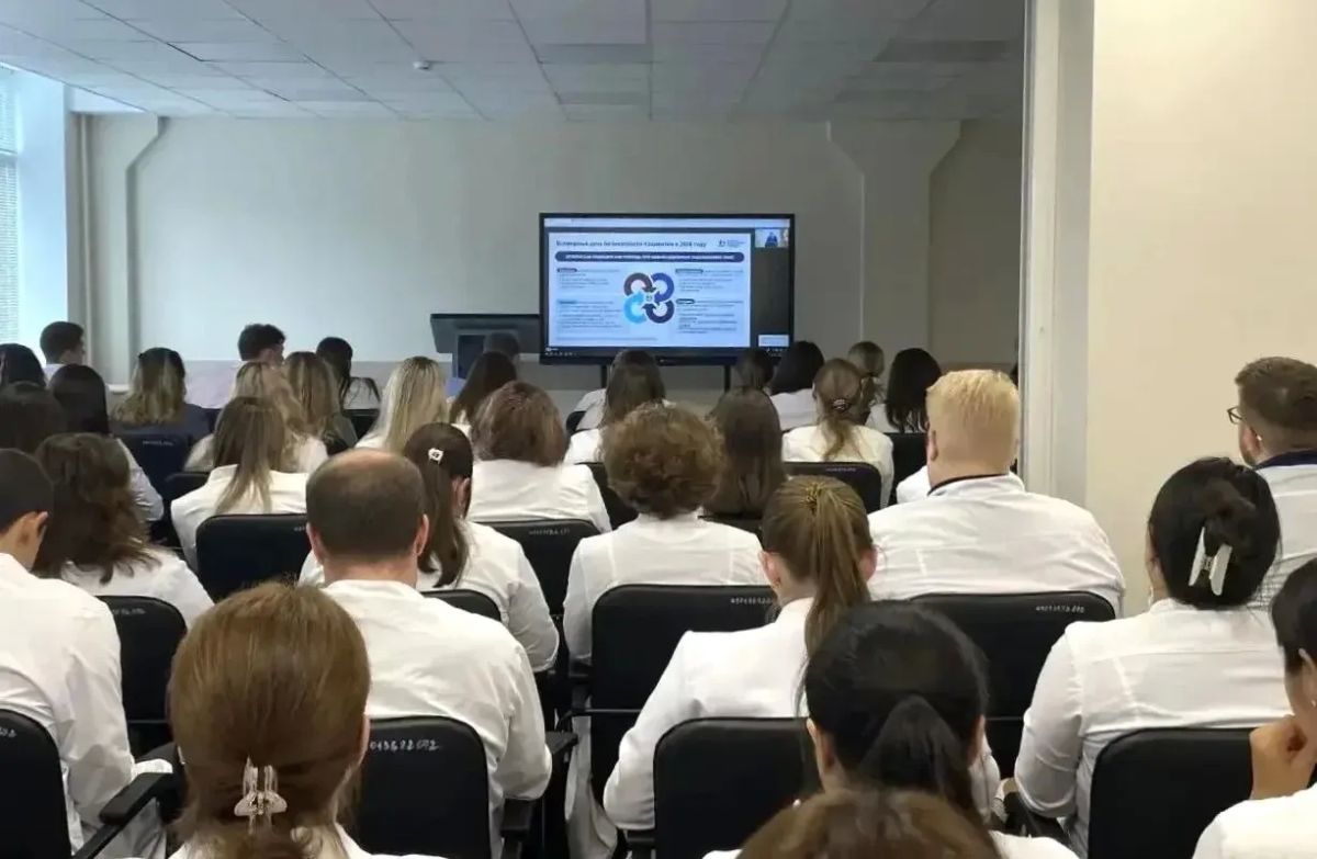 В Оренбургском медуниверситете прослушали онлайн-лекцию Михаила Мурашко по вопросам обеспечения безопасности пациентов В Оренбургском медуниверситете прослушали онлайн-лекцию Михаила Мурашко по вопросам обеспечения безопасности пациентов