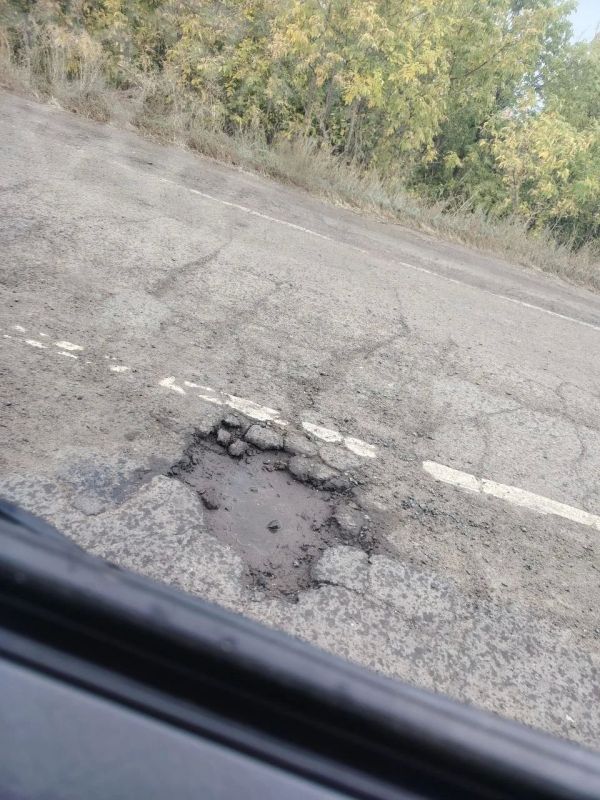 «Долго ли мы будем убивать наши машины по этой дороге?»: В Оренбургской области дорога между селами в критическом состоянии «Долго ли мы будем убивать наши машины по этой дороге?»: В Оренбургской области дорога между селами в критическом состоянии