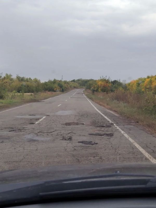 «Долго ли мы будем убивать наши машины по этой дороге?»: В Оренбургской области дорога между селами в критическом состоянии «Долго ли мы будем убивать наши машины по этой дороге?»: В Оренбургской области дорога между селами в критическом состоянии