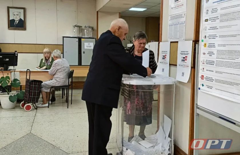 В Черном Отроге супруги Шевцовы пришли на выборы