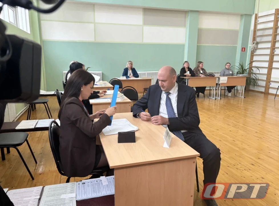 Губернатор Евгений Солнцев принял участие в голосовании Губернатор Евгений Солнцев принял участие в голосовании