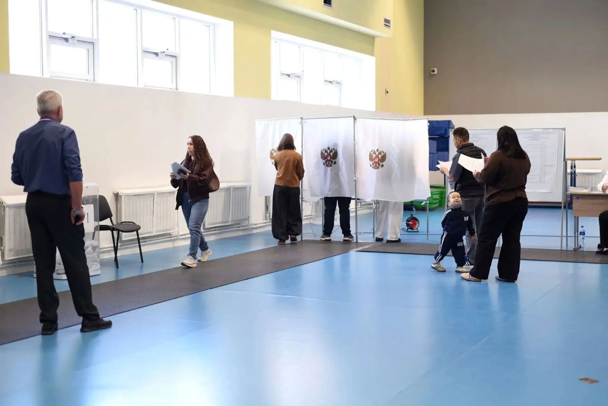 В Оренбурге продолжается голосование на выборах депутатов Государственной Думы РФ и Законодательного Собрания Оренбургской области В Оренбурге продолжается голосование на выборах депутатов Государственной Думы РФ и Законодательного Собрания Оренбургской области