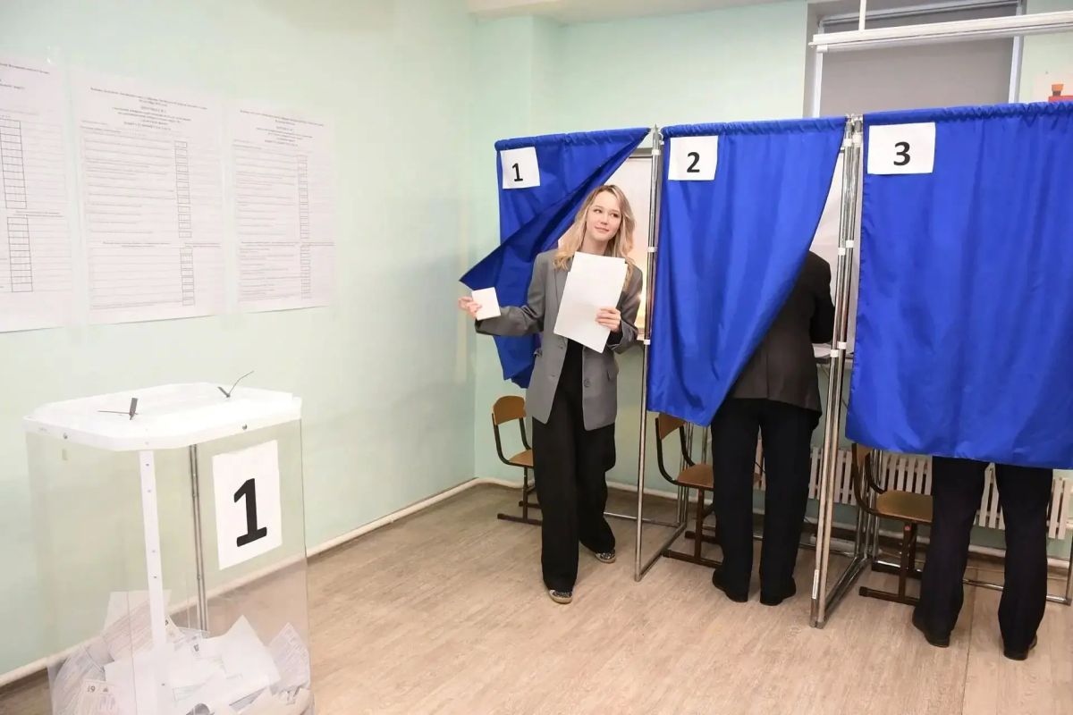 Молодежь Оренбурга приходит на избирательные участки, чтобы впервые проголосовать за будущее региона и страны Молодежь Оренбурга приходит на избирательные участки, чтобы впервые проголосовать за будущее региона и страны