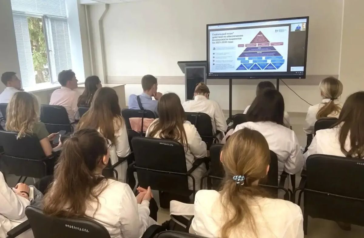 В Оренбургском медуниверситете прослушали онлайн-лекцию Михаила Мурашко по вопросам обеспечения безопасности пациентов