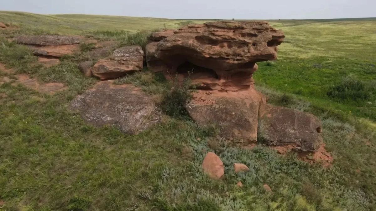 Маршрут выходного дня: Висячий камень - 60-ти тонный «балкон» над степной пропастью Маршрут выходного дня: Висячий камень - 60-ти тонный «балкон» над степной пропастью