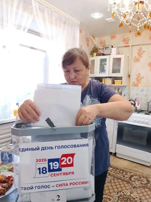 Оренбуржцы голосуют на избирательных участках и на дому Оренбуржцы голосуют на избирательных участках и на дому