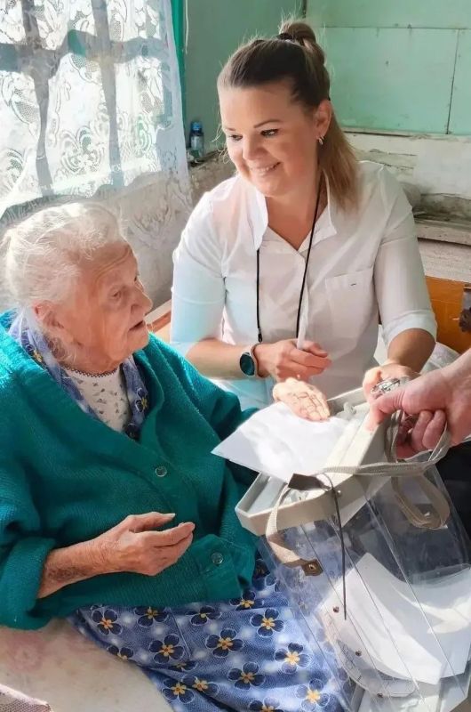 Оренбуржцы голосуют на избирательных участках и на дому Оренбуржцы голосуют на избирательных участках и на дому