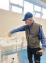 Участки для голосования закроются через час, а люди продолжают идти
