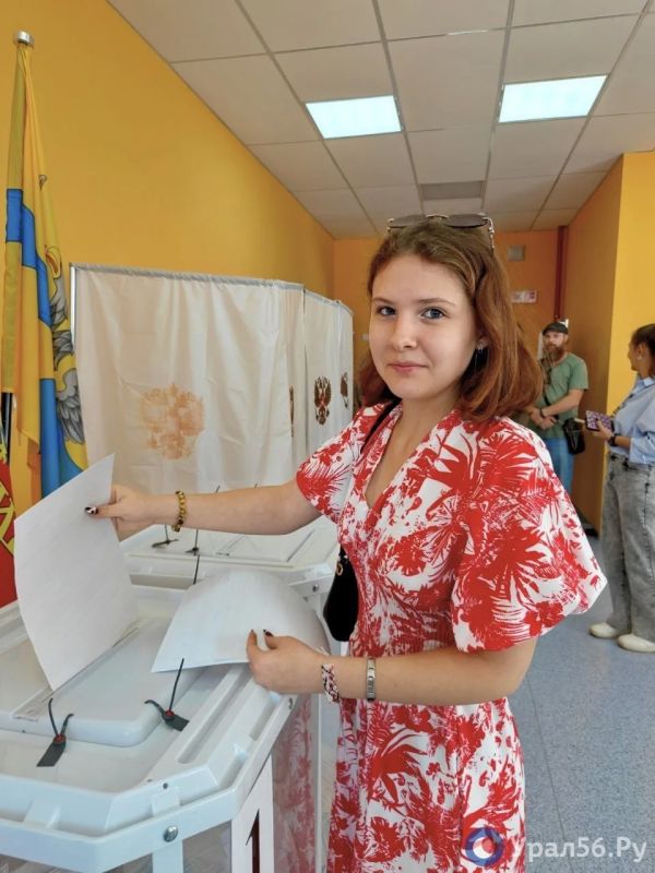 Участки для голосования закроются через час, а люди продолжают идти Участки для голосования закроются через час, а люди продолжают идти