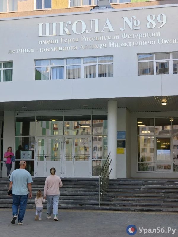 Участки для голосования закроются через час, а люди продолжают идти Участки для голосования закроются через час, а люди продолжают идти
