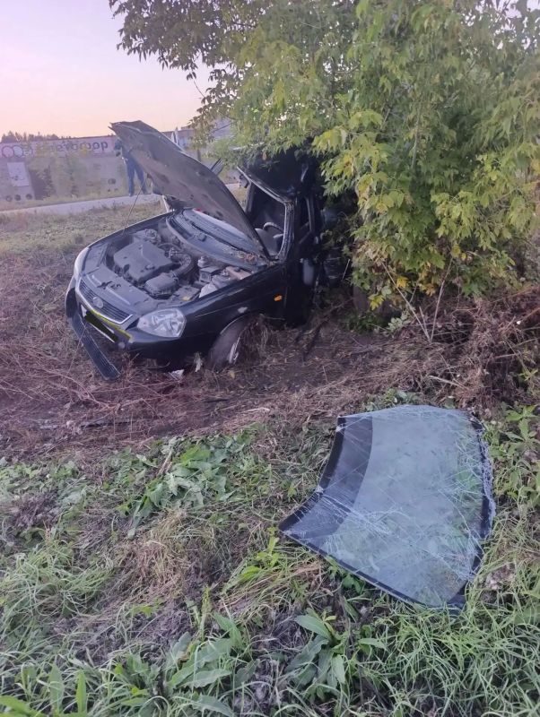 20.09.2026 в 05 час 45 напротив д. 40а по ул. Первомайская водитель автомобиля Лада Приора допустил съезд в правый по ходу движения кювет с последующим наездом на препятствие 20.09.2026 в 05 час 45 напротив д. 40а по ул. Первомайская водитель автомобиля Лада Приора допустил съезд в правый по ходу движения кювет с последующим наездом на препятствие