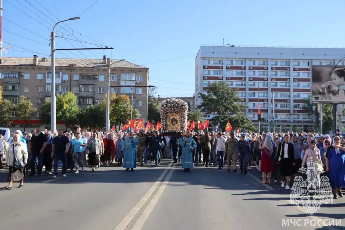 Крестный ход в Оренбурге. 21 сентября в Оренбурге состоялся крестный ход в честь православного праздника Рождества Пресвятой Богородицы Крестный ход в Оренбурге. 21 сентября в Оренбурге состоялся крестный ход в честь православного праздника Рождества Пресвятой Богородицы