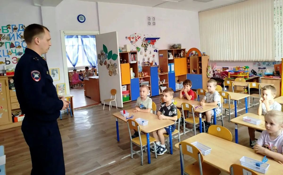 В Детском саду №22 прошёл урок дорожной безопасности В Детском саду №22 прошёл урок дорожной безопасности