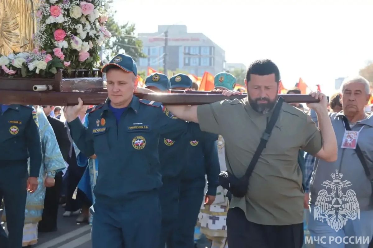 Крестный ход в Оренбурге. 21 сентября в Оренбурге состоялся крестный ход в честь православного праздника Рождества Пресвятой Богородицы Крестный ход в Оренбурге. 21 сентября в Оренбурге состоялся крестный ход в честь православного праздника Рождества Пресвятой Богородицы
