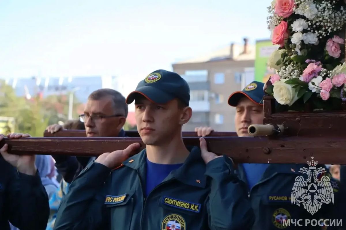 Крестный ход в Оренбурге. 21 сентября в Оренбурге состоялся крестный ход в честь православного праздника Рождества Пресвятой Богородицы Крестный ход в Оренбурге. 21 сентября в Оренбурге состоялся крестный ход в честь православного праздника Рождества Пресвятой Богородицы