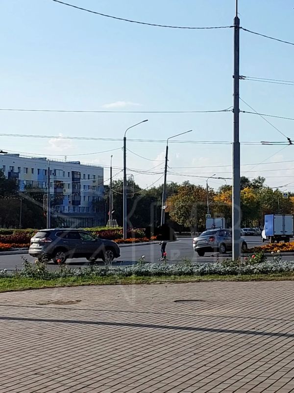 «Учебка» на бордюре. Авария на кольце пр-т Дзержинского и ул. Конституции СССР