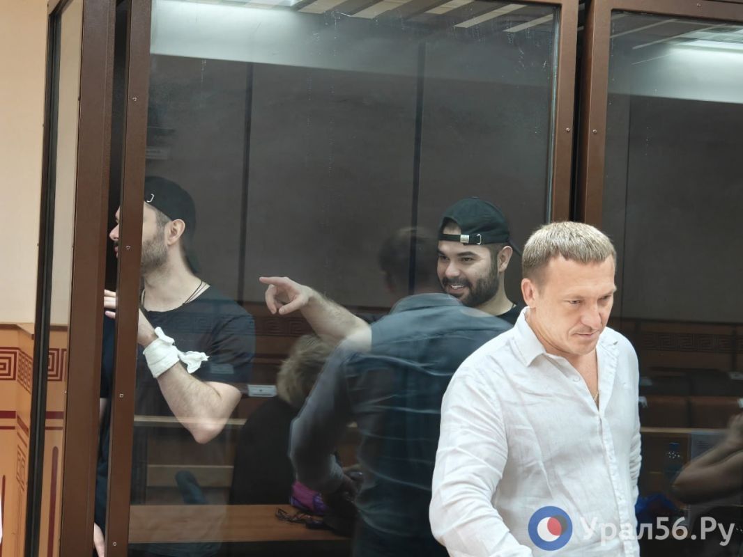 Дело братьев Макаровых: После убийства студента в Оренбурге 15 лет назад на одежде одного из фигурантов была обнаружена кровь, которая потом пропала Дело братьев Макаровых: После убийства студента в Оренбурге 15 лет назад на одежде одного из фигурантов была обнаружена кровь, которая потом пропала