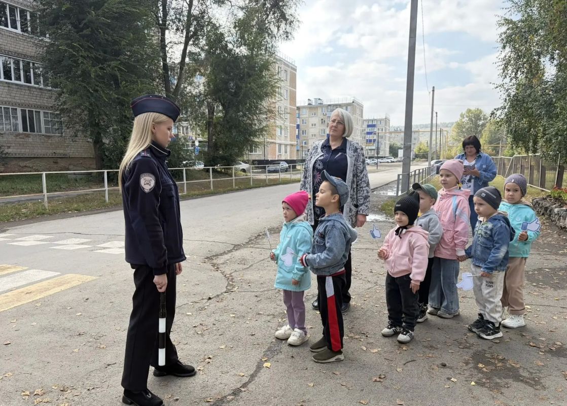В Кувандыкском районе Оренбургской области сотрудники Госавтоинспекции провели акцию «Лайк водителю» В Кувандыкском районе Оренбургской области сотрудники Госавтоинспекции провели акцию «Лайк водителю»