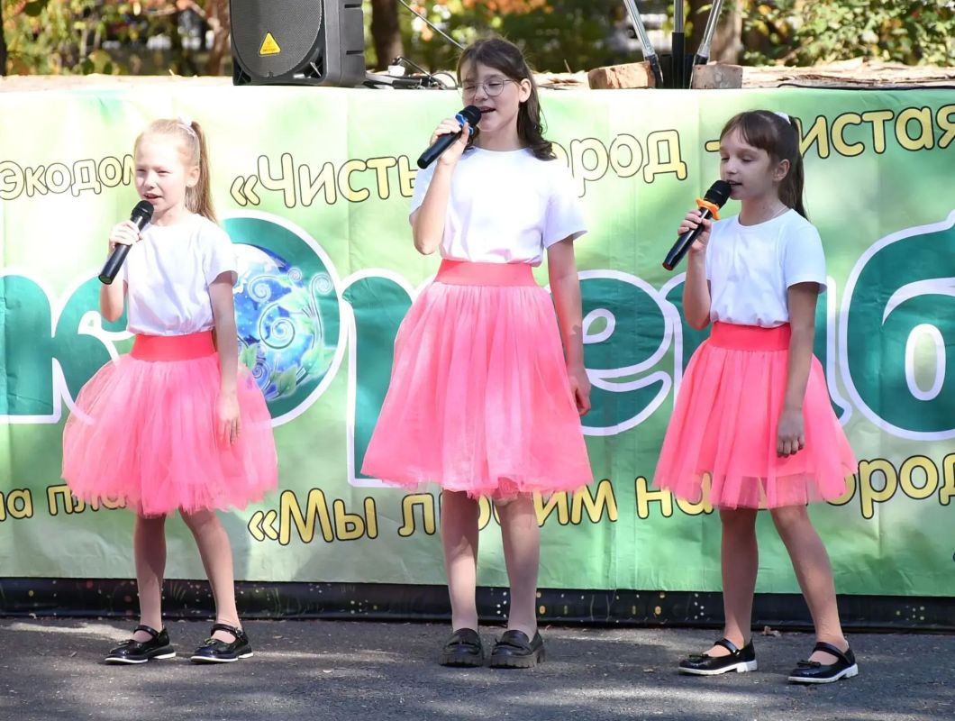 Сажали растения и рисовали на воде: городской фестиваль «ЭкоОренбург» объединил юных экологов Сажали растения и рисовали на воде: городской фестиваль «ЭкоОренбург» объединил юных экологов