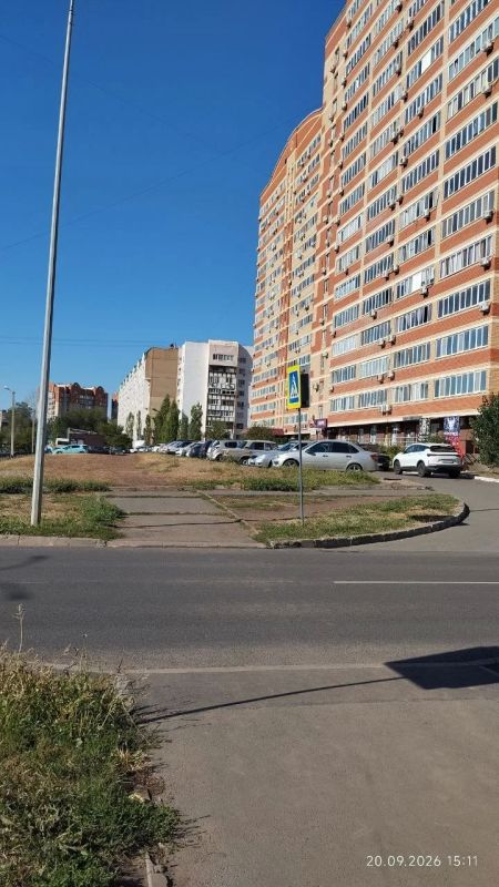 Обещанные «зебры» в Оренбурге так и не появились: пешеходные переходы у школ остались без разметки Обещанные «зебры» в Оренбурге так и не появились: пешеходные переходы у школ остались без разметки