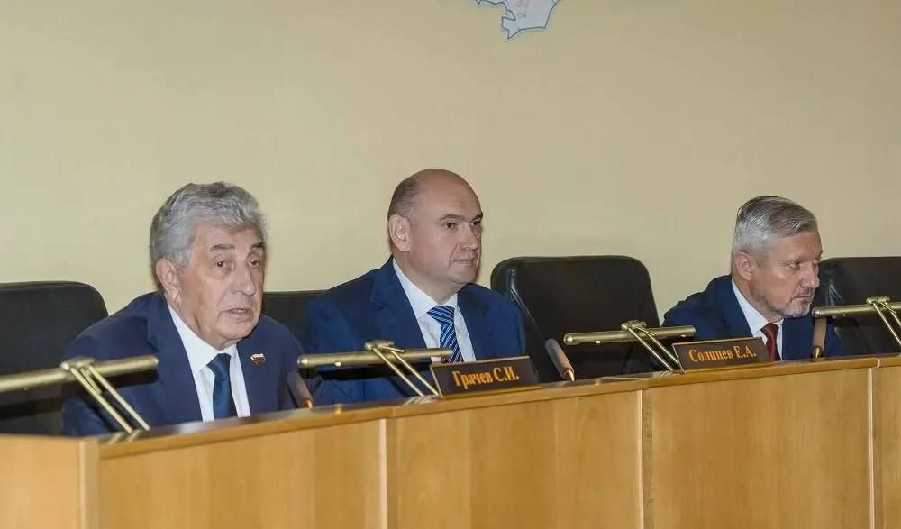 Сергей Грачев провел оргкомитет по подготовке к первому заседанию обновленного Заксоба Оренбургской области Сергей Грачев провел оргкомитет по подготовке к первому заседанию обновленного Заксоба Оренбургской области