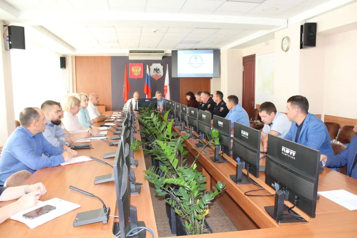 В Орске обсудили меры по повышению безопасности на дорогах В Орске обсудили меры по повышению безопасности на дорогах