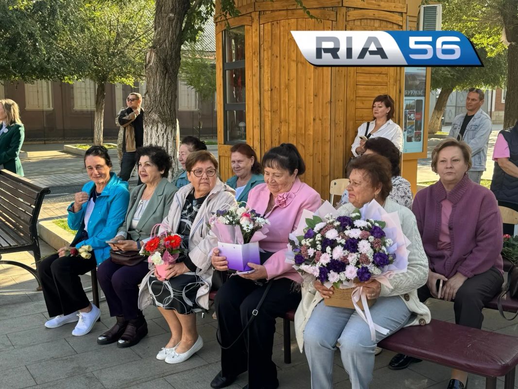 Сегодня в Оренбурге прошло шествие молодых педагогов Сегодня в Оренбурге прошло шествие молодых педагогов