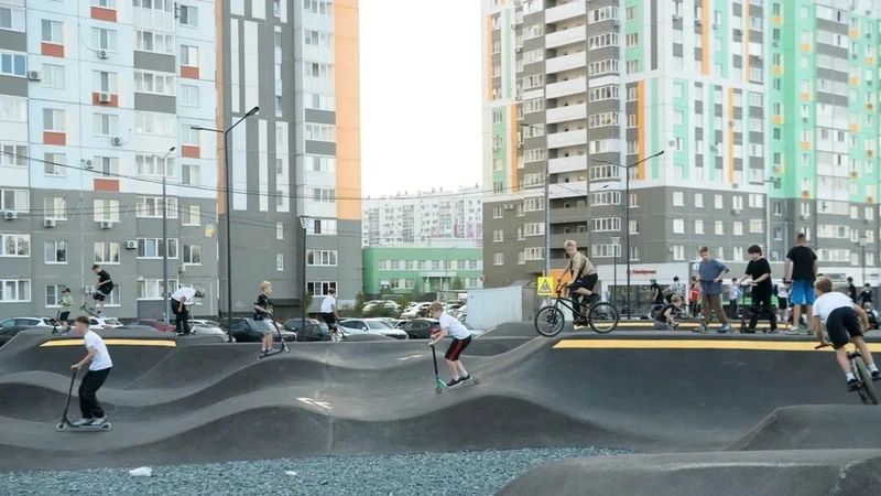 Скейт-парк открыли в обновленной зоне отдыха в 16 микрорайоне Оренбурга
